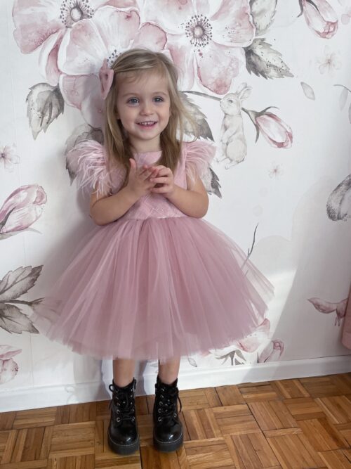 Alternative view of Sukienka Wika z piórkami (na krótki i długi rękaw)