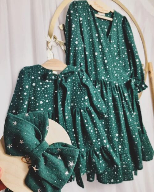 Alternative view of Sukienka Muślinowa z Gwiazdkami Butelkowa Zieleń 62-128